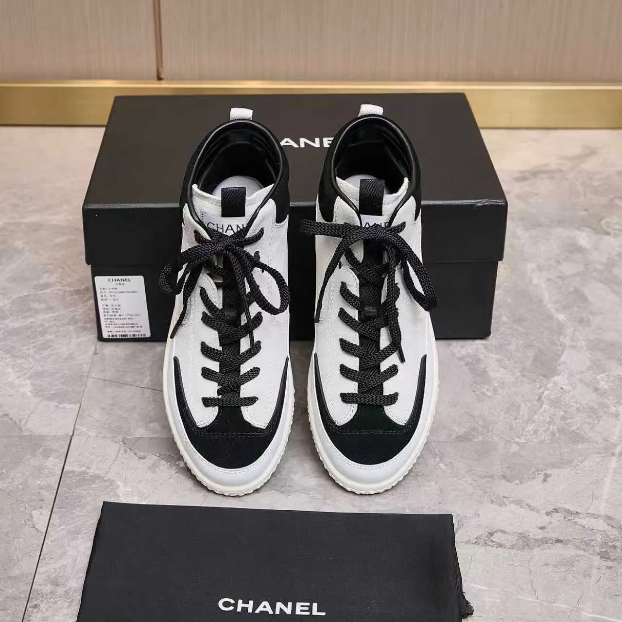 Men's men's shoes pP660! Chanel Chanel - 2025 counter top casual sneakers This classic design; the upper is electro-embroidered with a variety of techniques; the outsole is fashionable and sporty; the unusual inclusion of a variety of color matching elements... The diversified mix and match is very beautiful and versatile, casual, fashionable, sports and outdoor can be taken into account... ꫛꫀꪝ Go➫ Materials: ❶Upper is made of: original imported mercerized leather cow suede ❷Inner lining: original imported breathable sheepskin lining ❸Outsole is based on: original TPU combination outsole, full set of boutique packaging for women 35–41